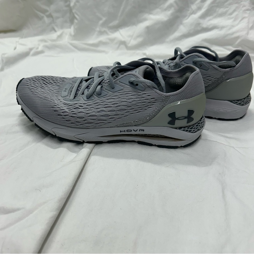 Under Armour Women's Hover Tennis Shoes. Size 8.5
